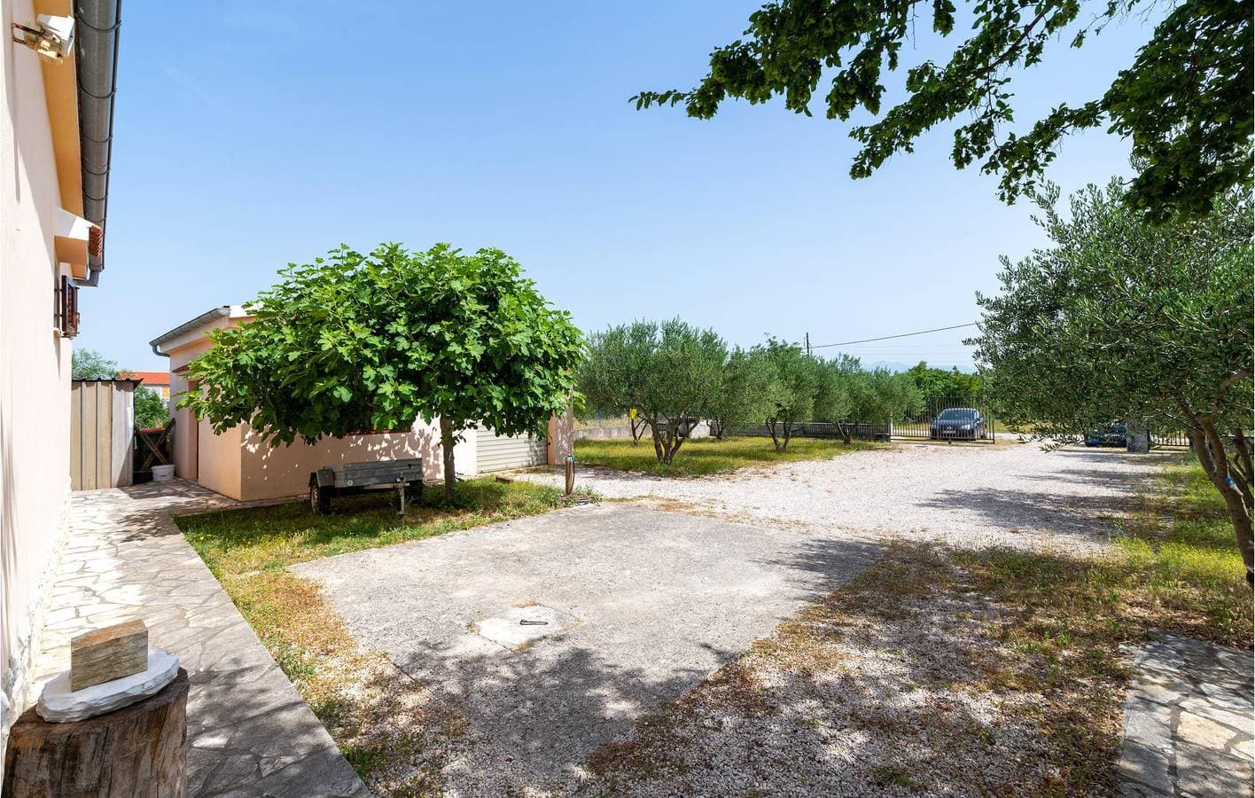 Foto 9 von 29: Gemütliche Ferienwohnung, 2 km von der Küste entfernt: WLAN, Klimaanlage, Parkplatz und Terrasse