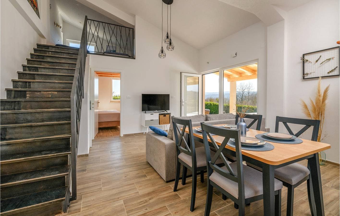 Foto 7 von 31: Charmante Ferienwohnung mit Pool und Terrasse, 2,5 km vom Fluss Raša entfernt