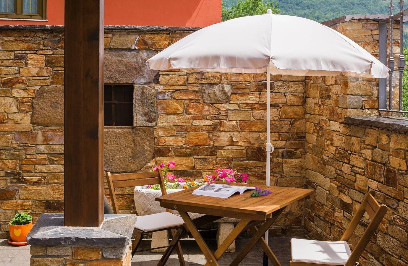 Foto 9 von 10: Casa Rural La Alcoba im Valle de Laciana mit Pool und Bergblick