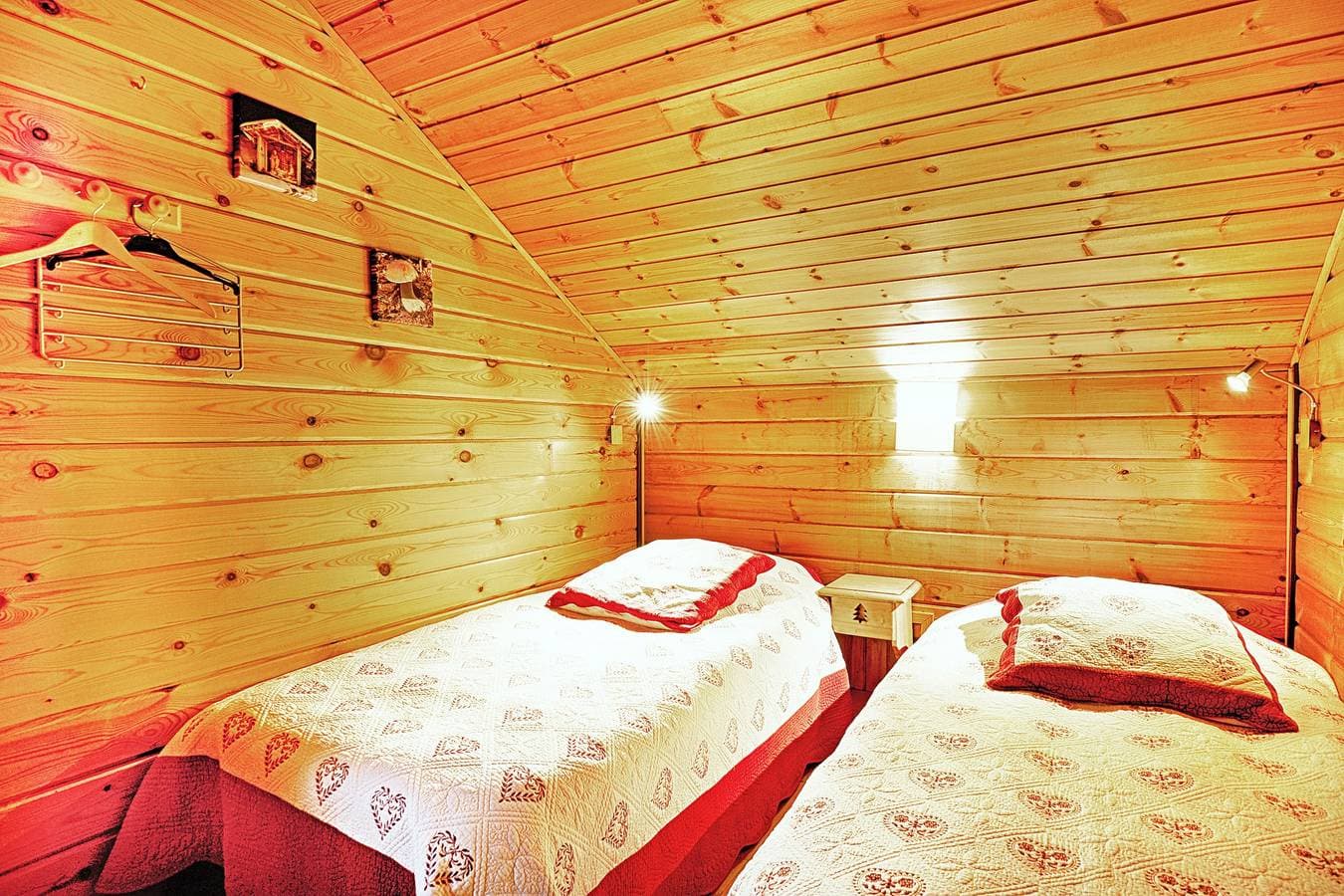 Foto 12 von 23: Chalet für 8 Personen mit Garten