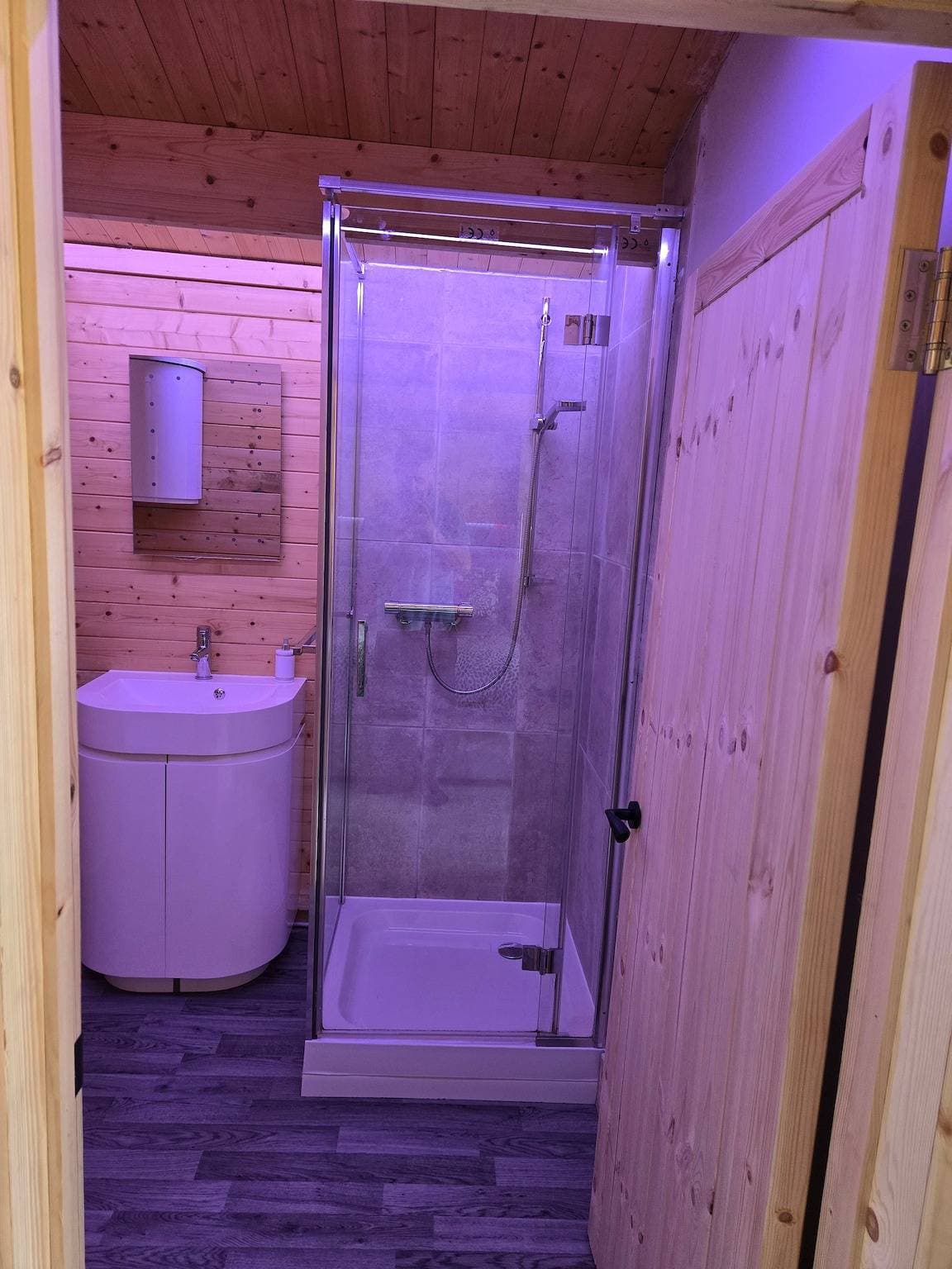 Foto 11 von 19: Blockhütte für 2 Personen mit Garten