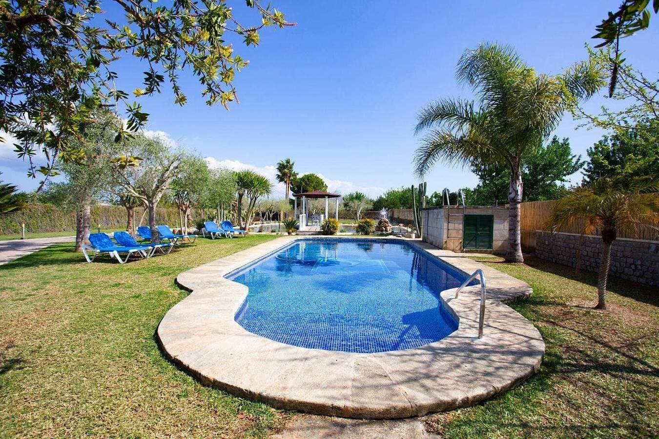 Foto 3 von 47: Geräumiges Haus mit Tennisplatz, Pool und WLAN