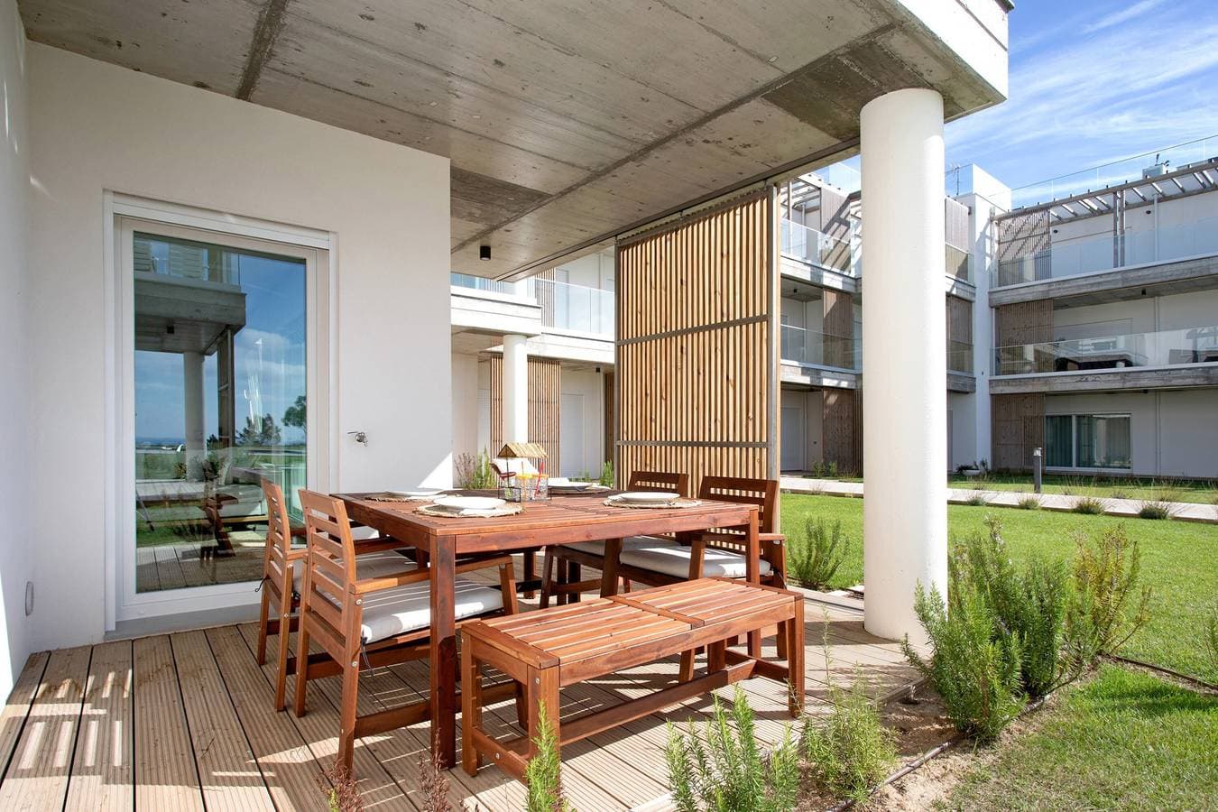 Foto 7 von 38: Ferienwohnung "Luxury Boho Style Nazaré" mit Meerblick, Gemeinschaftspool und WLAN