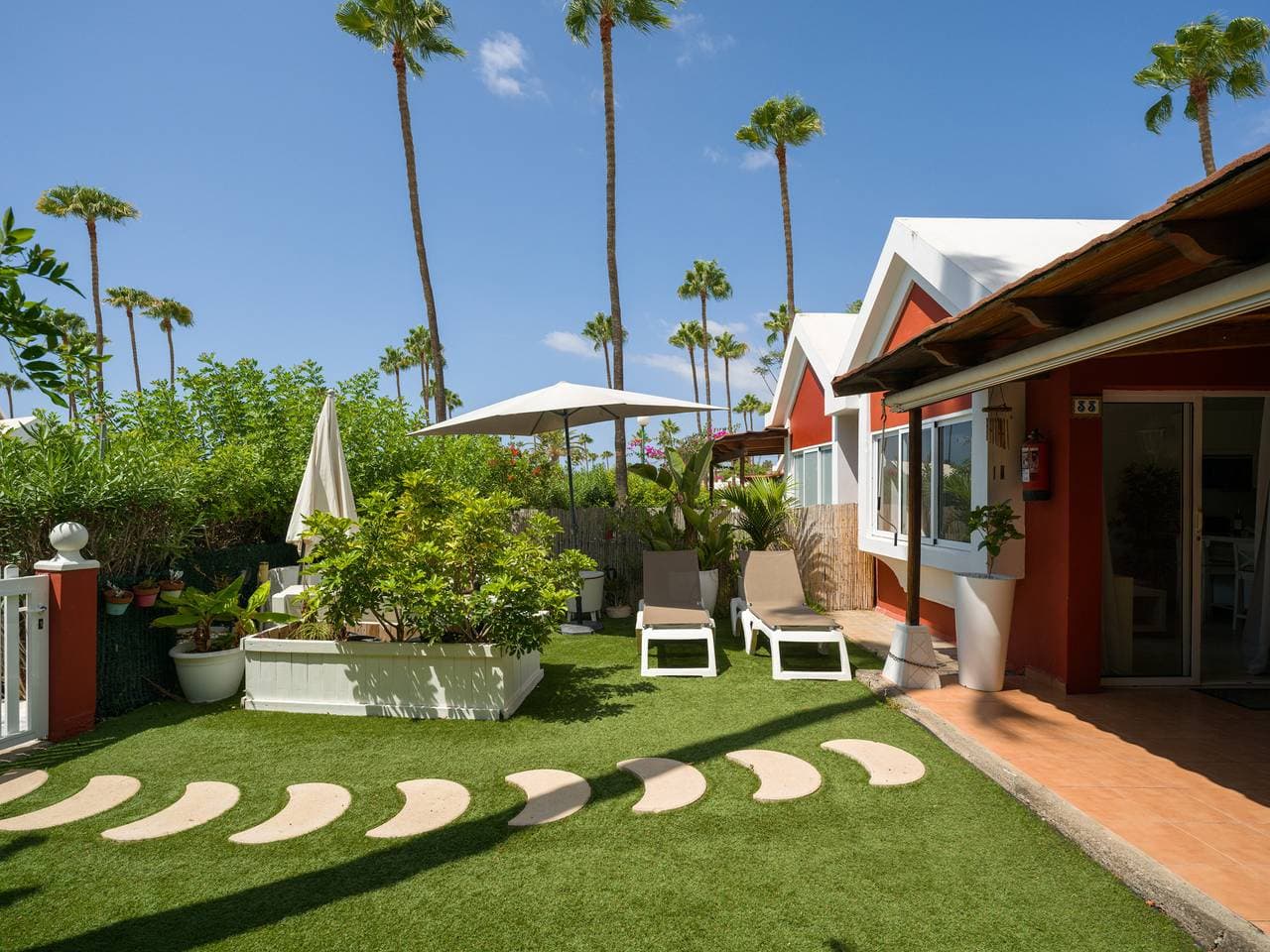 Foto 7 von 30: Cozy Bungalow with Private Jacuzzi in Maspalomas