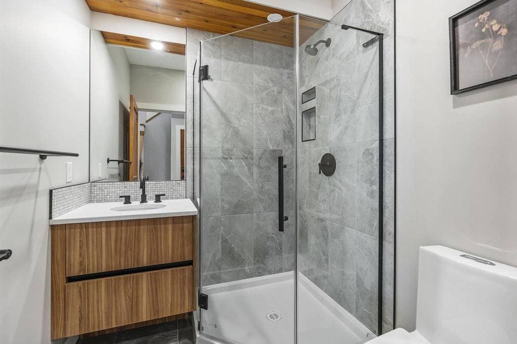 Foto 8 von 40: Chalet Monashee-Brand New High End w/Amazing Views