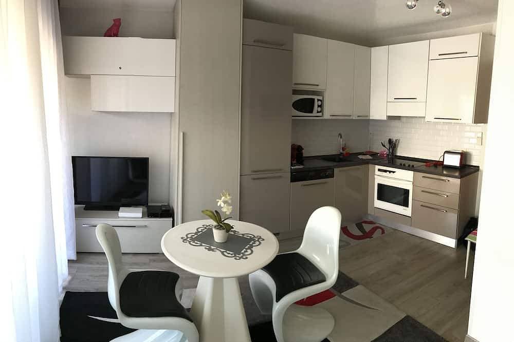 Foto 5 von 12: Royal Promenade: Studio Golden Square mit Pool