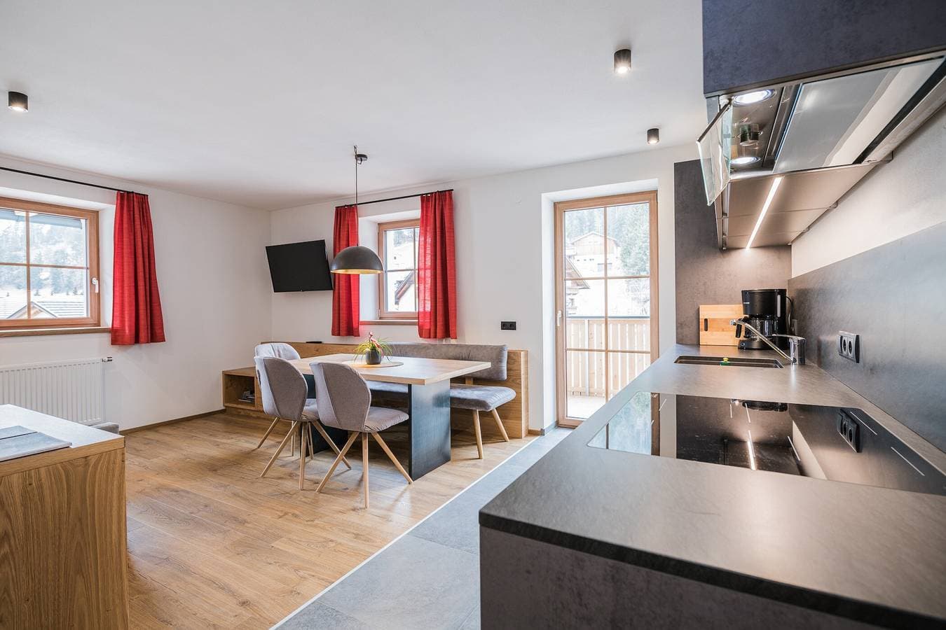 Foto 6 von 20: Ferienwohnung "Künz Dolomiten 3" mit Bergblick, Balkon & WLAN