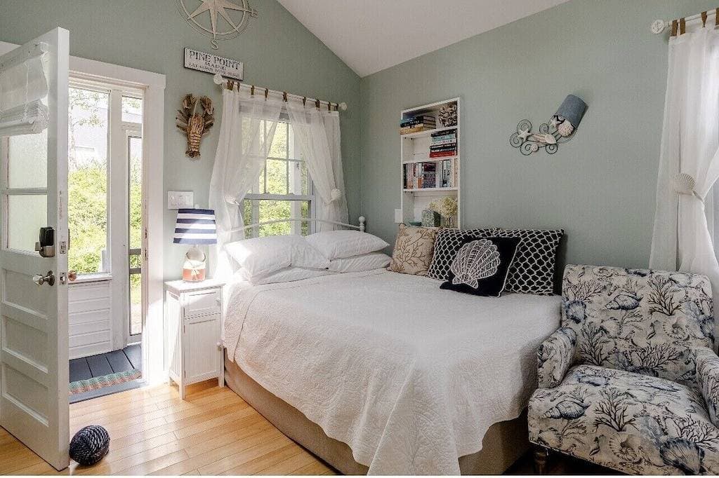 Foto 7 von 14: Charming Pine Point Oob Beach Cottage Kleines Haus, nur wenige Schritte vom Strand entfernt