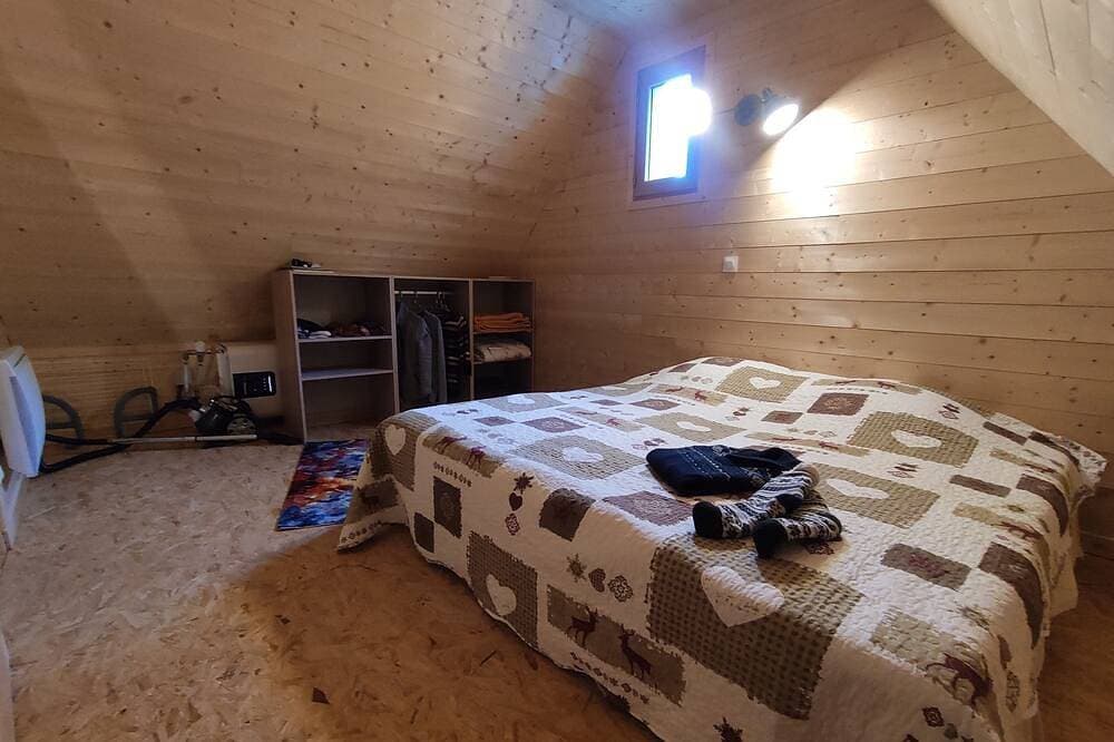 Foto 3 von 23: Kleines, unabhängiges Holzchalet mit Terrasse und Bergblick