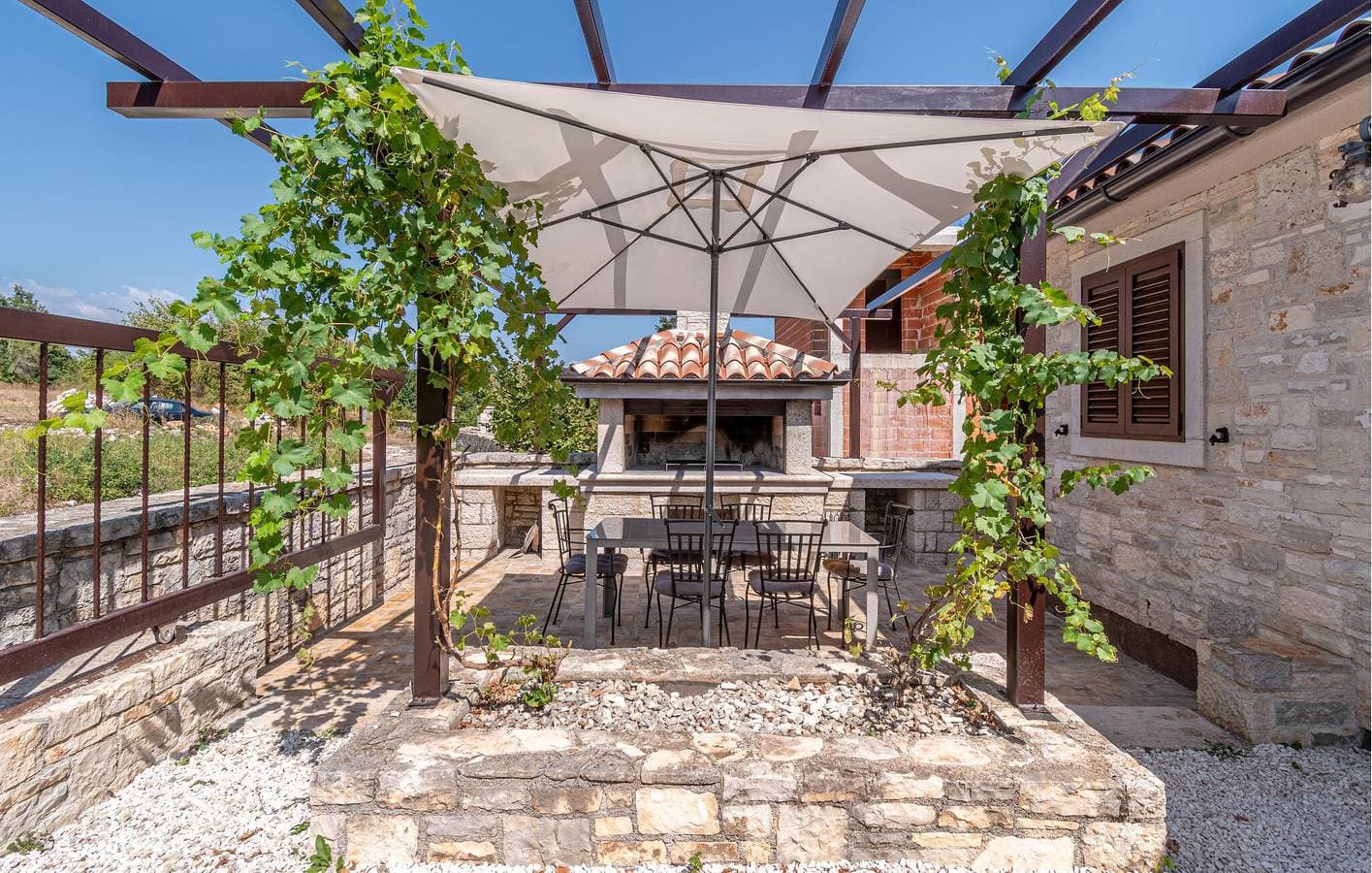 Foto 11 von 26: Gemütliche Ferienwohnung mit Pool, WLAN und Parkplatz in der Nähe des Stadtzentrums von Rajki