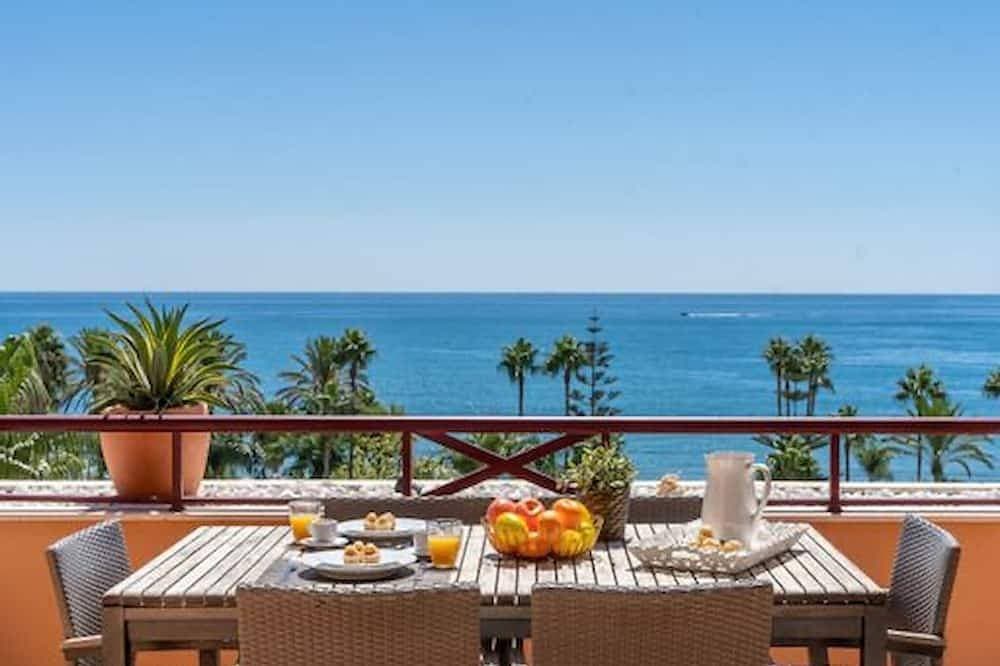 Penthouse Estepona great sea views & beach access 1