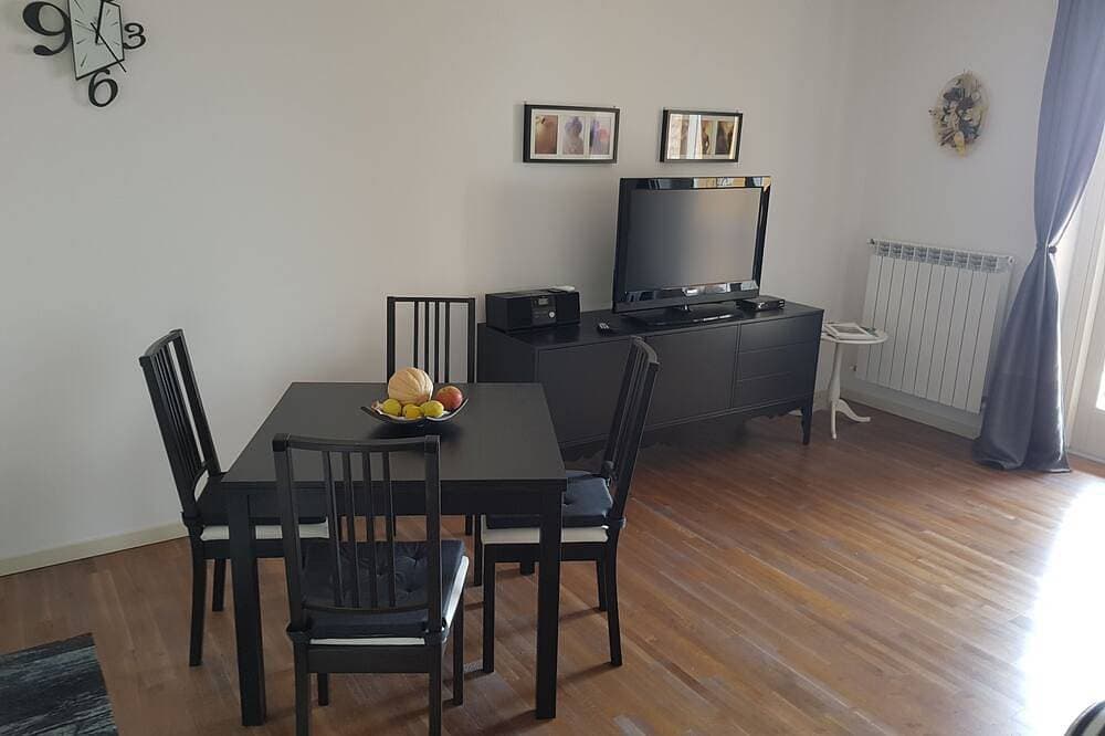 Foto 11 von 30: Moderne Wohnung mit Loggia, atemberaubenden See-Panoramablick und Infinity-Pool