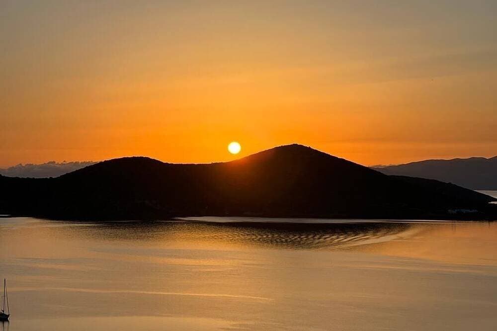 Foto 12 von 22: Beautiful Modern Cretan Villa overlooking the Mirabello Bay