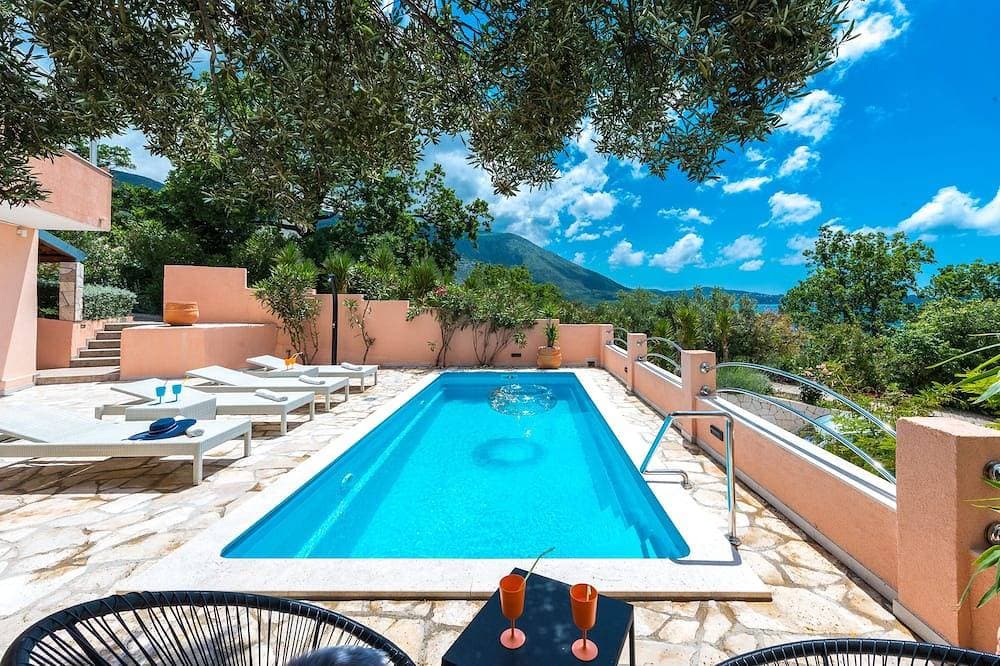 Villa Enjoy - Luxushaus mit privatem Strand und Pool 1