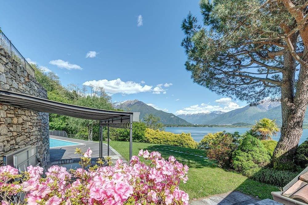 Foto 10 von 28: ... Privater beheizter Pool, 2500 m2 ... atemberaubender Seeblick