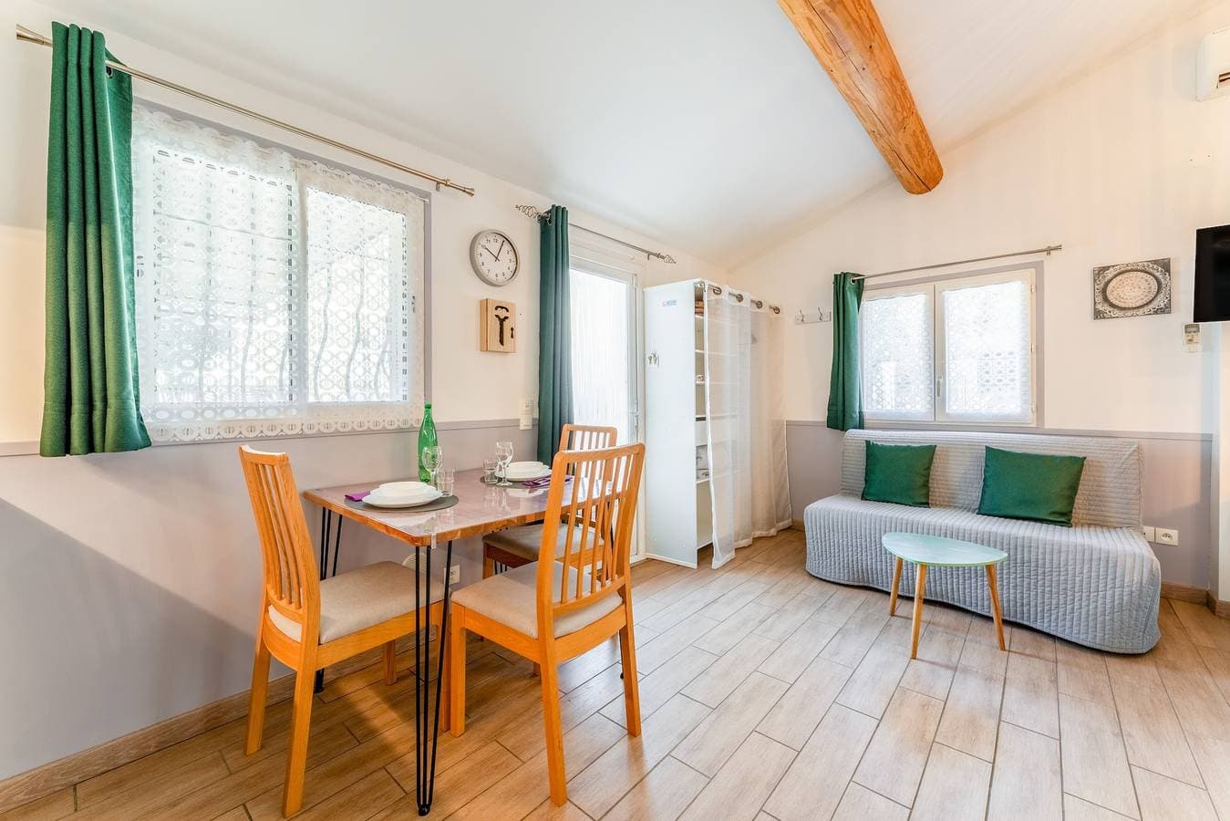 Foto 5 von 35: Studio 'La Petite Maison' mit Blick auf den Mont Ventoux, WLAN und Klimaanlage