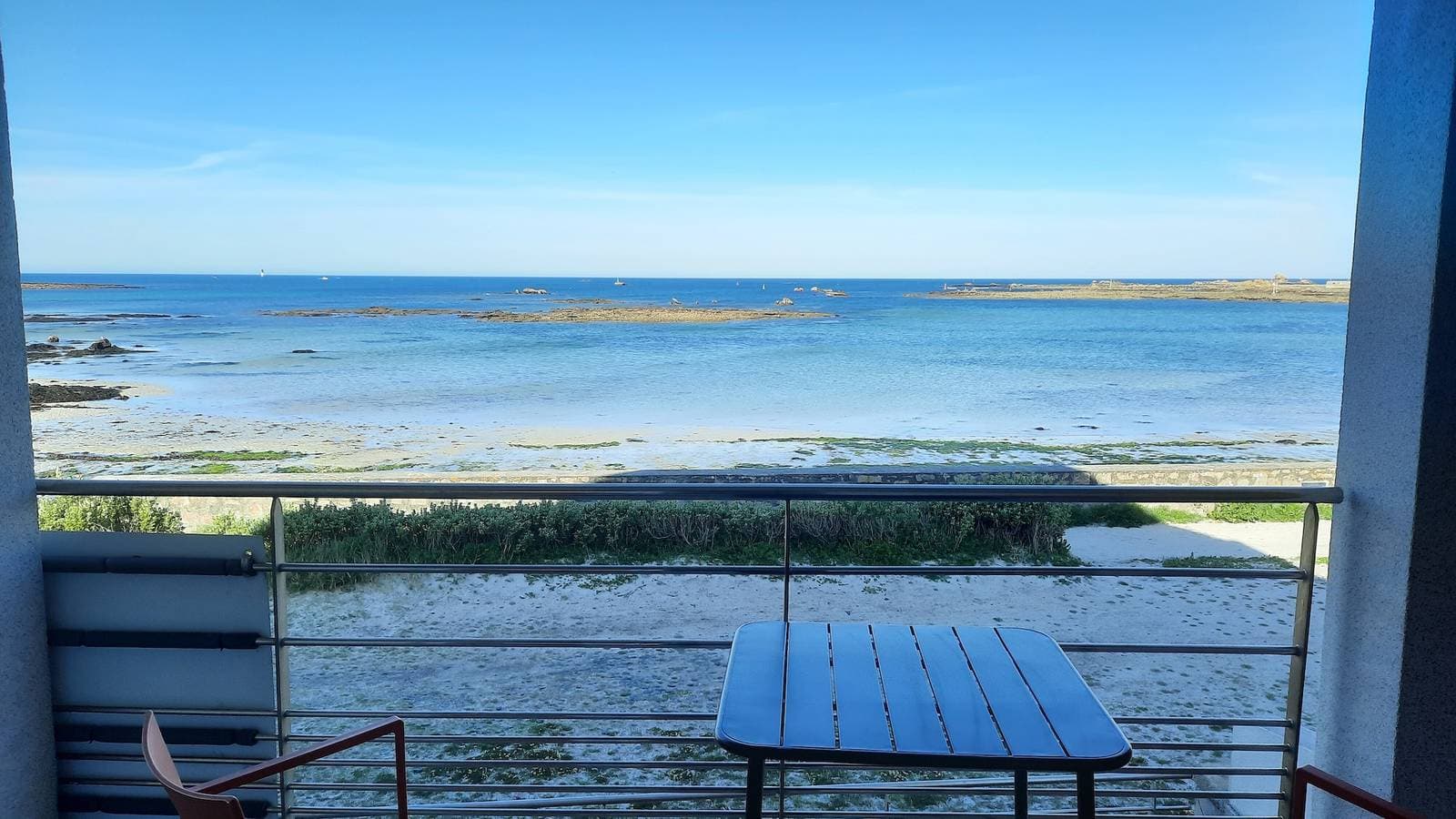 Foto 2 von 25: Rêve Bleu – Terrasse mit 180°-Meerblick, 1 Sz, 2 Pers.