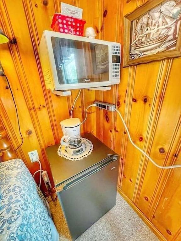 Foto 11 von 32: 7 Acadia Cottage. Double Beds Open Hearth Inn