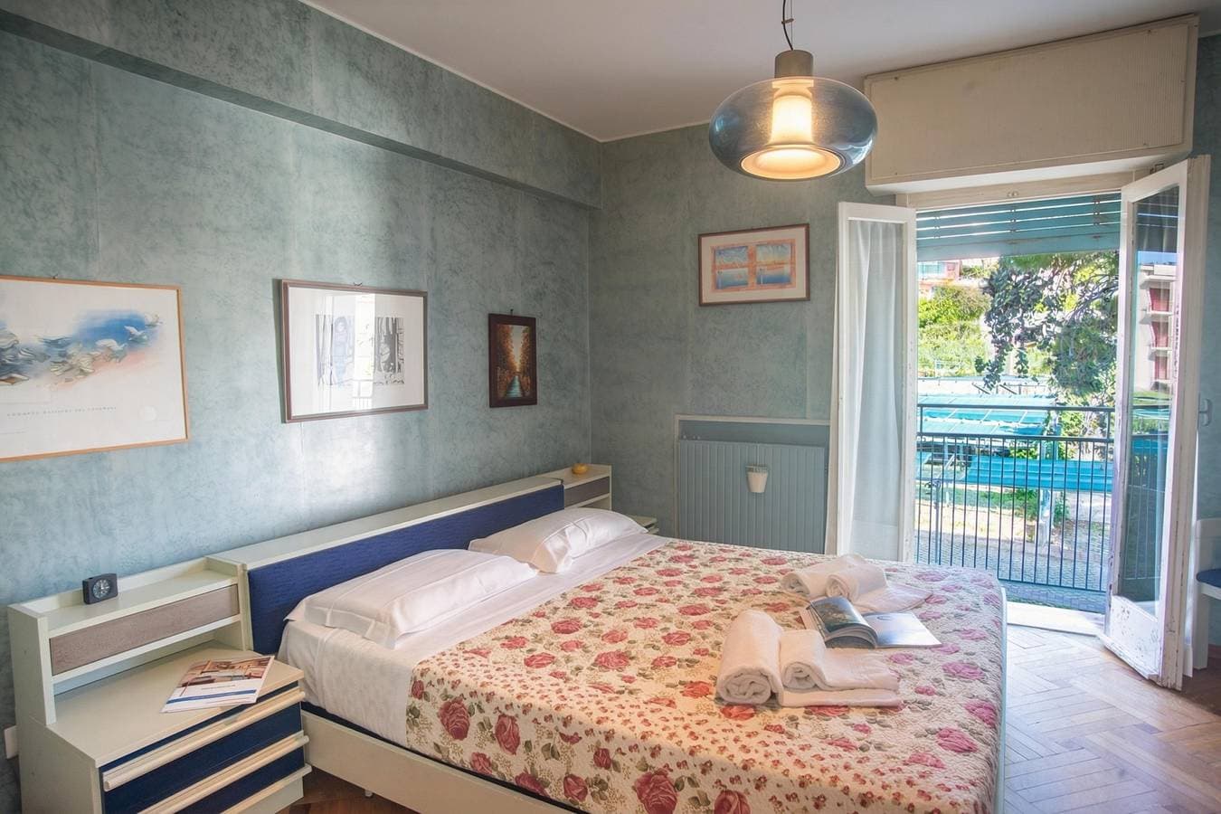 Foto 6 von 22: Bilocale Vista Mare con Piscina SeaView Balcony + Pool