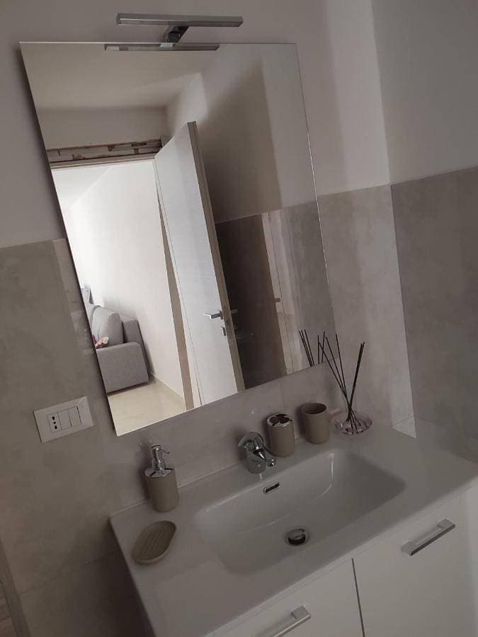Foto 4 von 23: Family Room with Private Bathroom