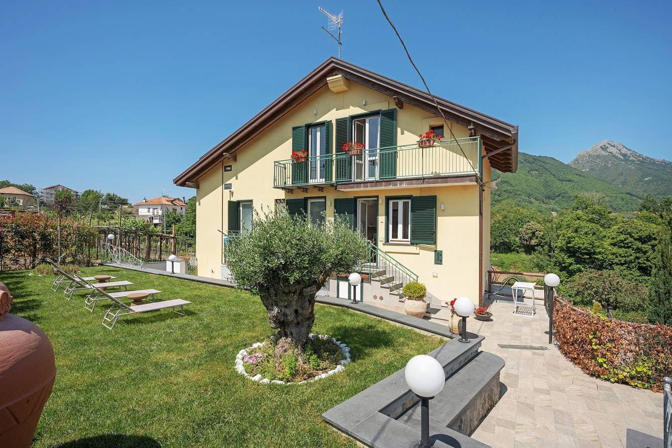 Foto 8 von 35: Villa Degli Dei mit Gemeinschaftspool, Bergblick, WLAN und Klimaanlage