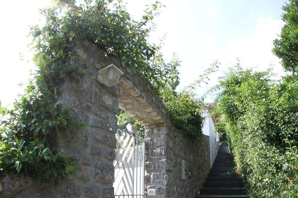 Foto 13 von 30: Eine atemberaubende Villa an der Amalfiküste mit Meerblick und großen privaten Gärten