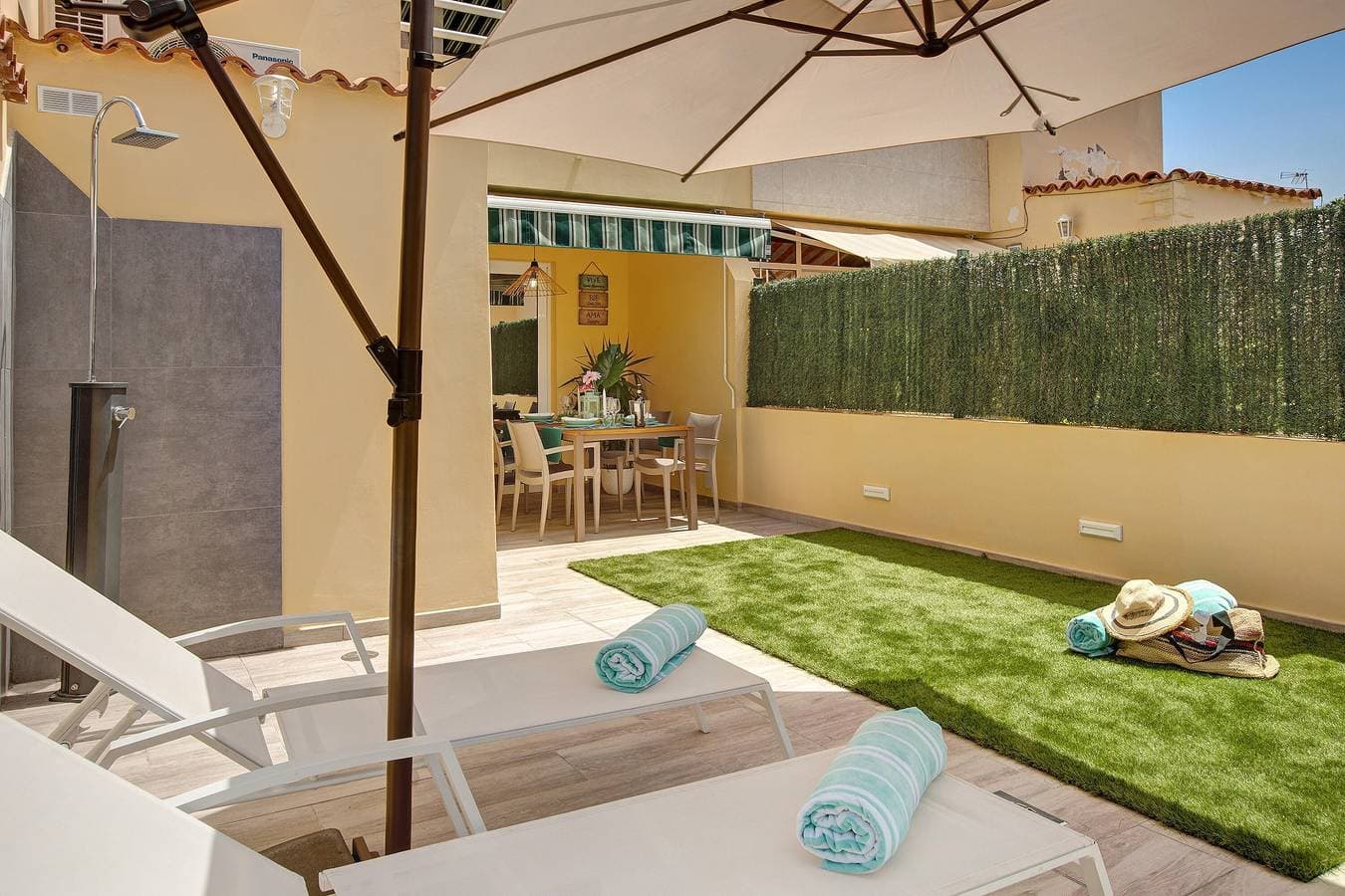 Foto 8 von 22: Ferienvilla 'Bungalow Sonemar Sunshine' mit Meerblick & gemeinschaftlich genutztem Pool