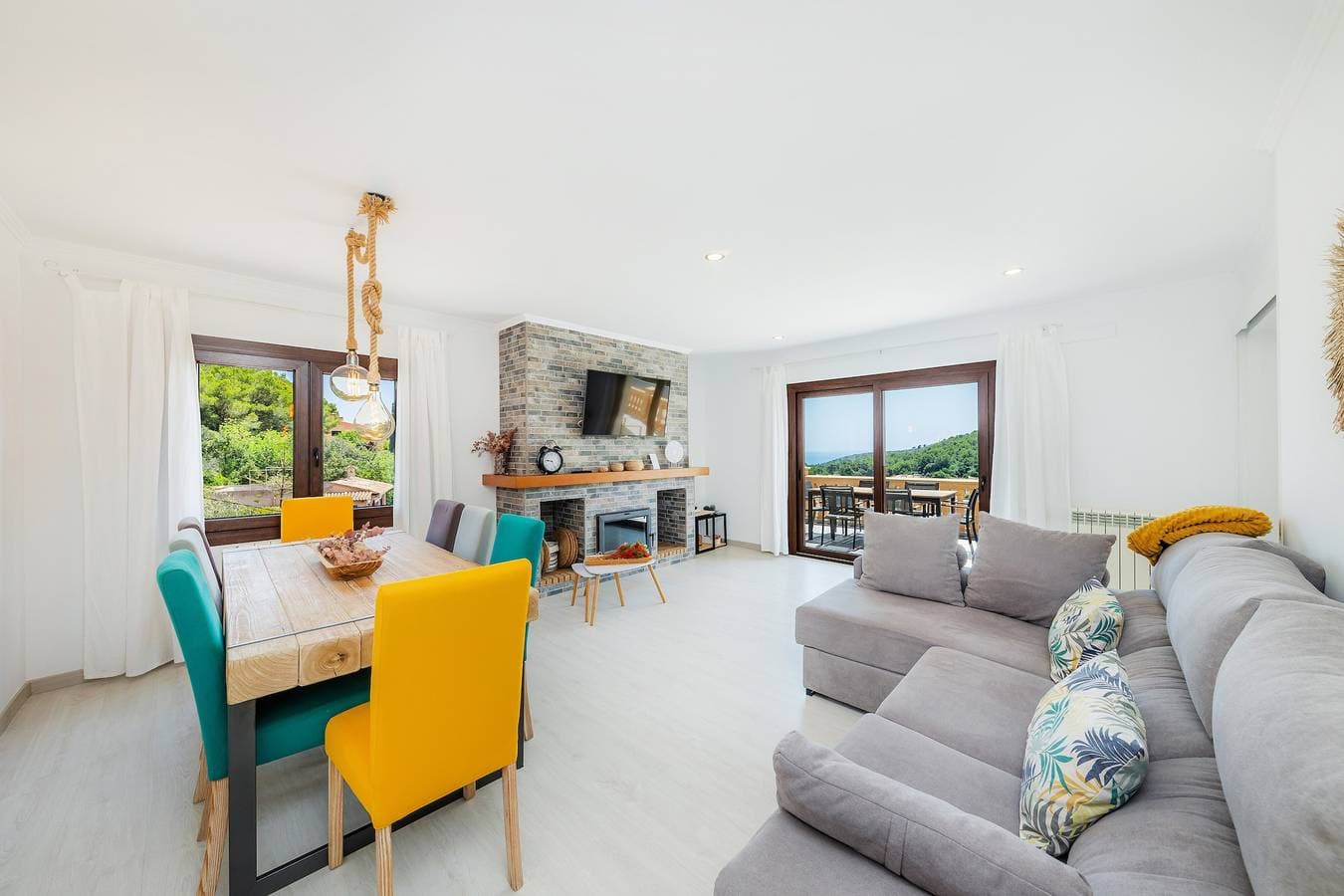 Foto 8 von 30: Ferienhaus Sestel mit Meerblick, Pool, Balkon, Garten & Terrasse