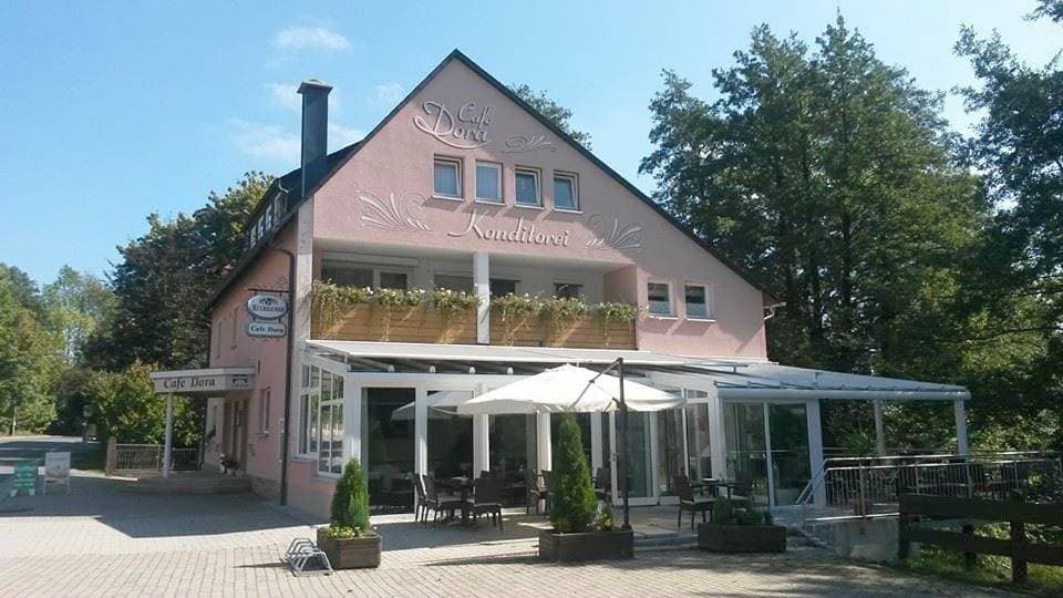 Hotel Konditorei Cafe Dora 1