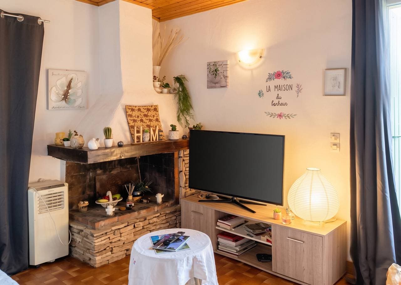 Charmantes Haus in Vachères mit Garten und Bergblick 1