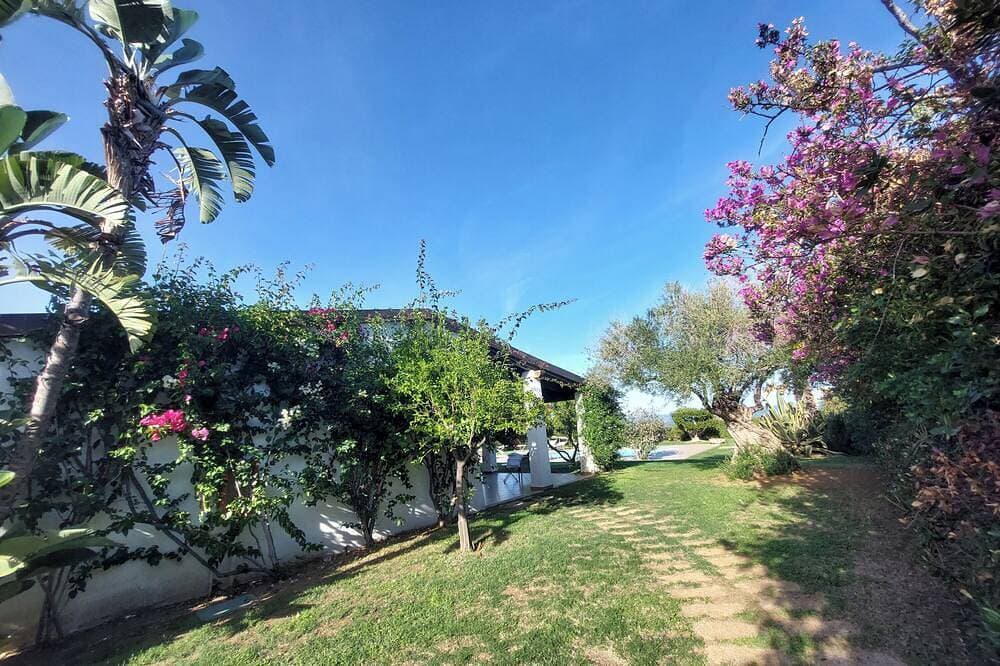 Foto 13 von 30: Luxusvilla mit Pool, Meerblick