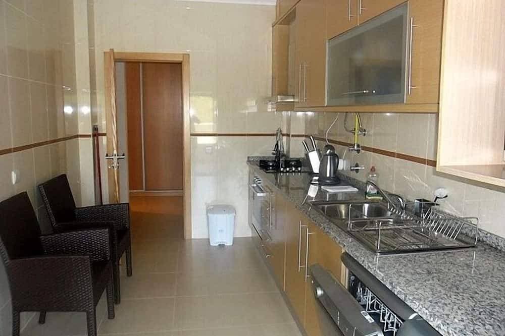 Foto 6 von 12: 2 Schlafzimmer Erdgeschoss moderne Wohnung mit erweitertem Balkon und eigenem Grill