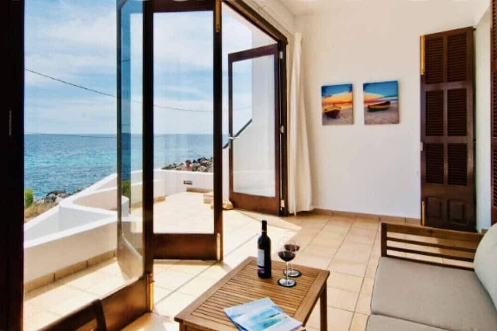 Foto 8 von 30: Seafront Villa Sa Pedrus