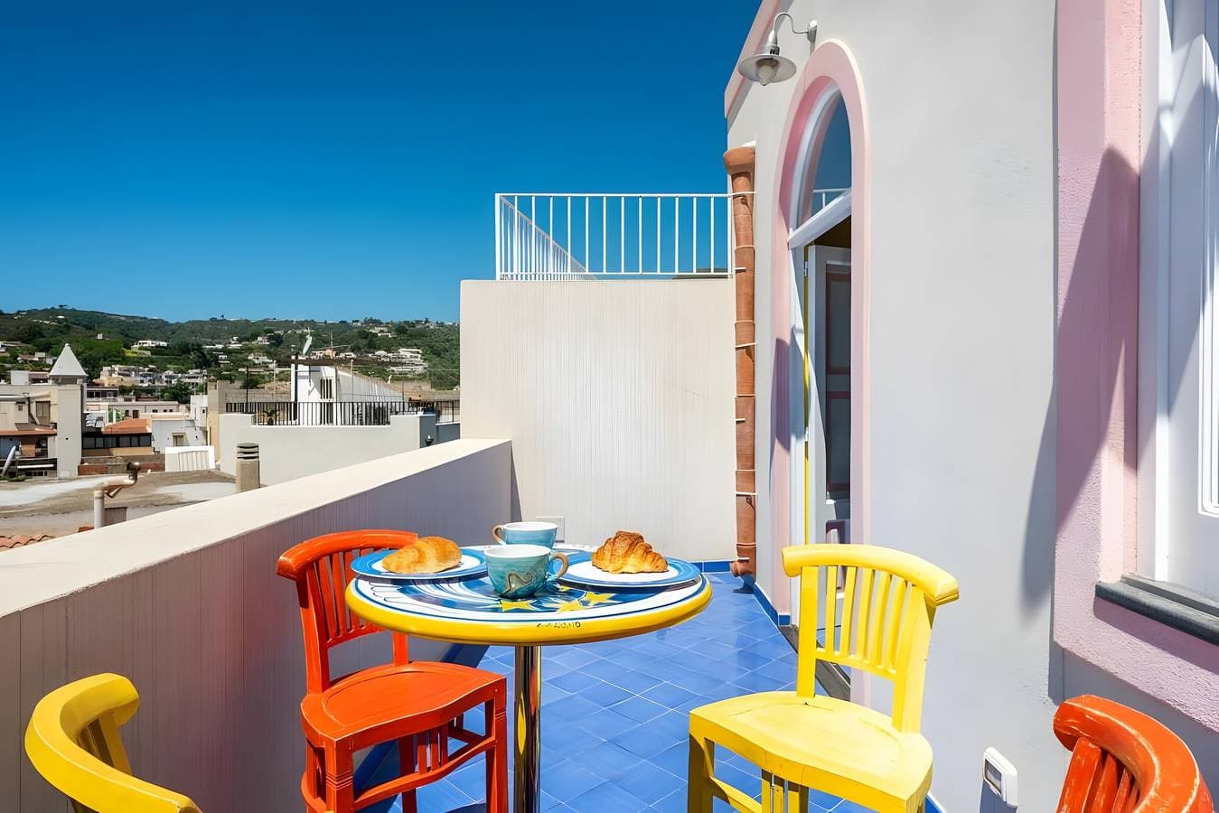 Foto 7 von 28: Zimmer 'Rosa' mit gemeinsamer Terrasse, WLAN und Klimaanlage