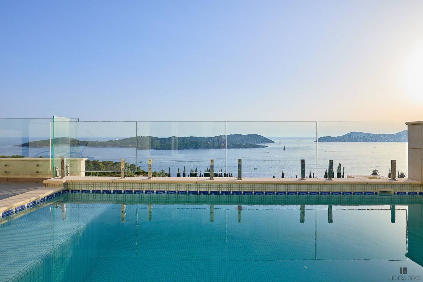 Foto 4 von 46: Villa für 4 Personen mit Terrasse