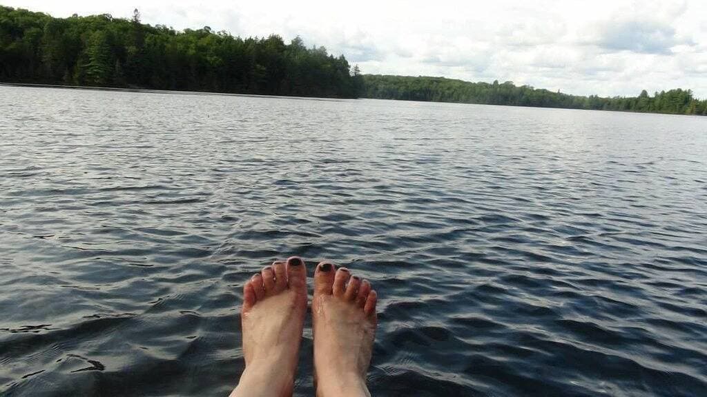 Foto 3 von 39: Gönnen Sie sich einen romantischen Kurzurlaub mit einer Jurte für Paare auf einem 2 Hektar großen Privatgrundstück am Wasser!