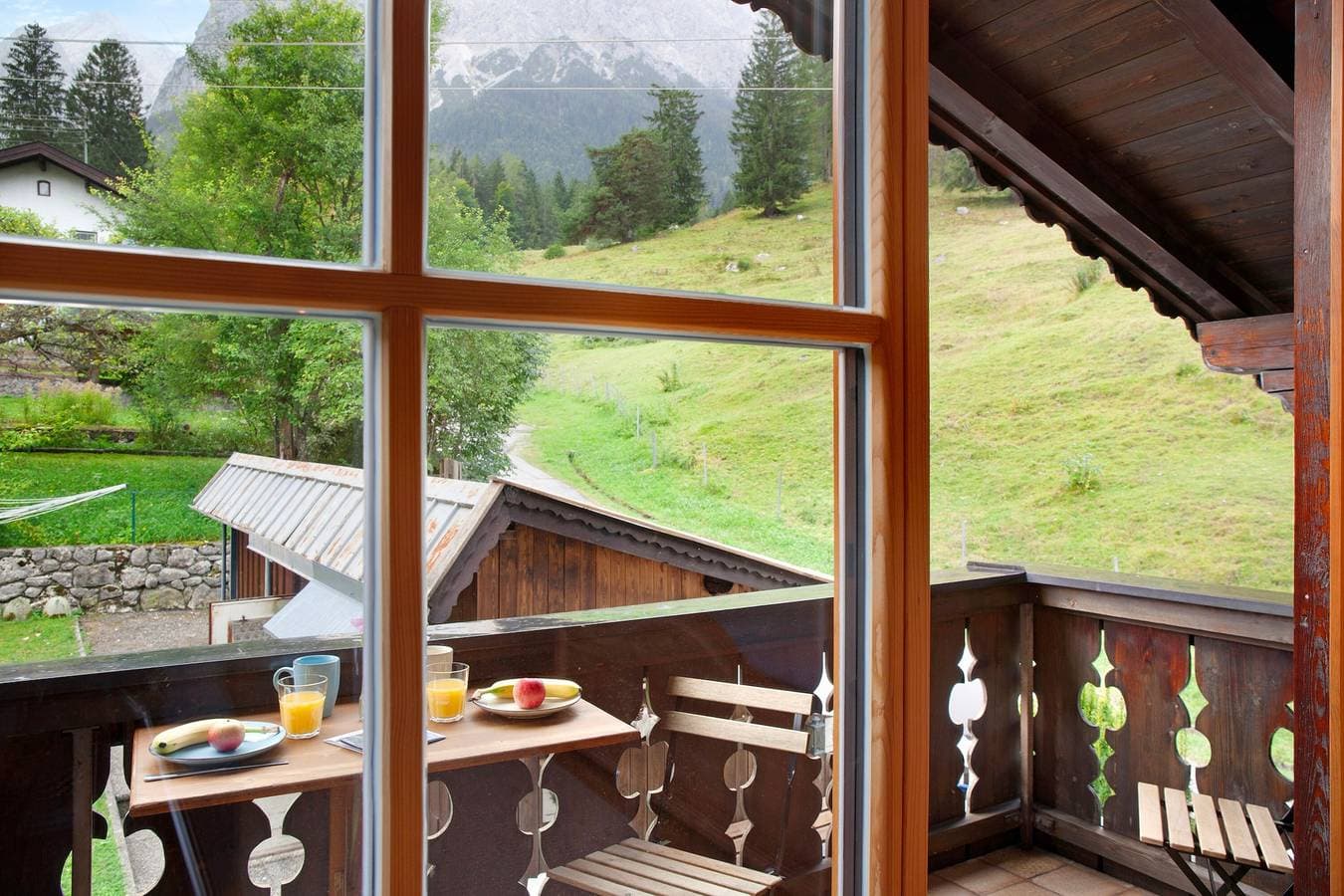 Foto 9 von 30: Einzimmerapartment 'Zugspitznest' mit Bergblick, Balkon und Wi-Fi