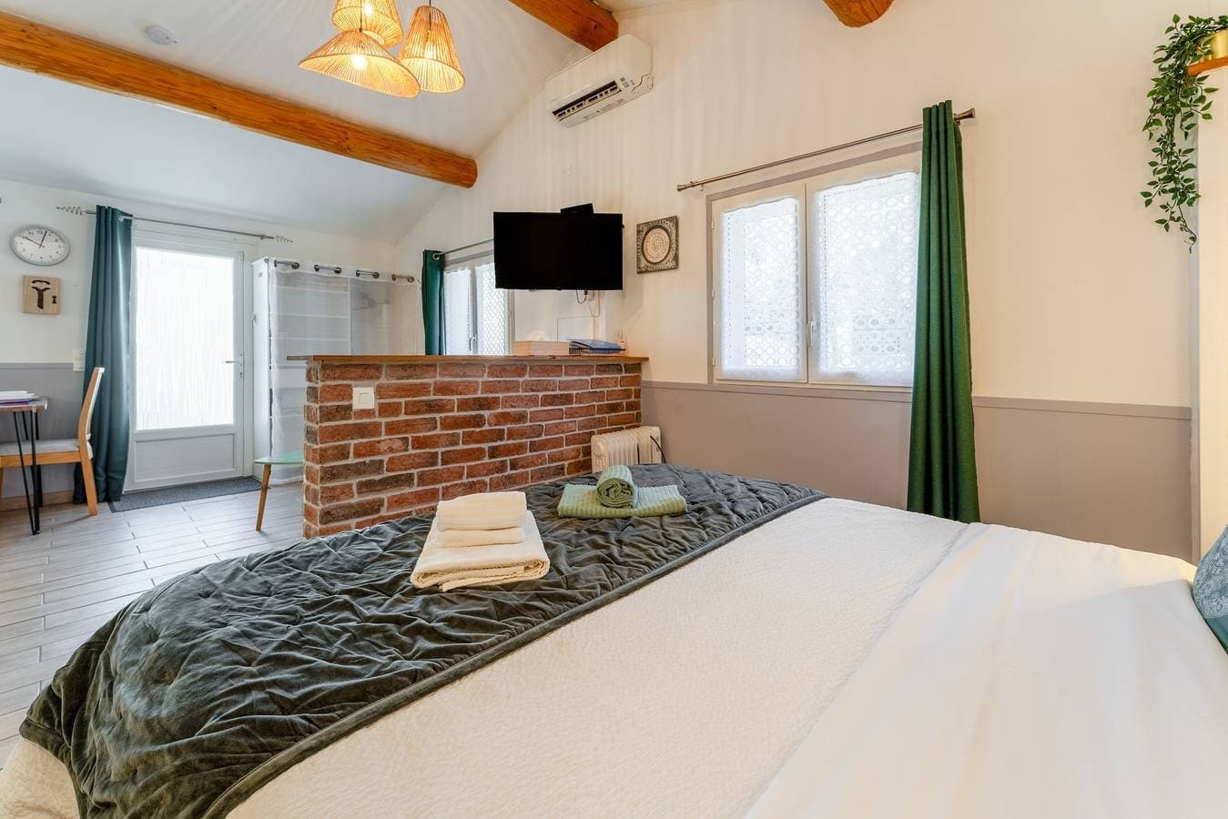 Foto 11 von 35: Studio 'La Petite Maison' mit Blick auf den Mont Ventoux, WLAN und Klimaanlage