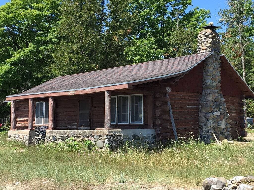 Foto 7 von 13: Rustikales authentisches Michigan-Blockhaus