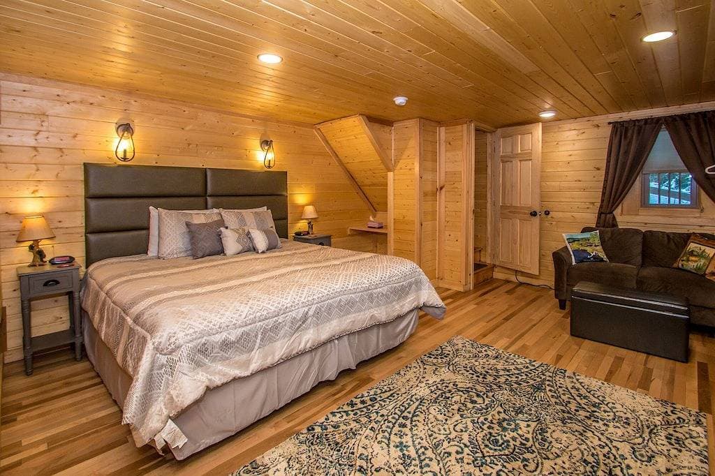 Foto 3 von 8: Serene Lakefront Cabin