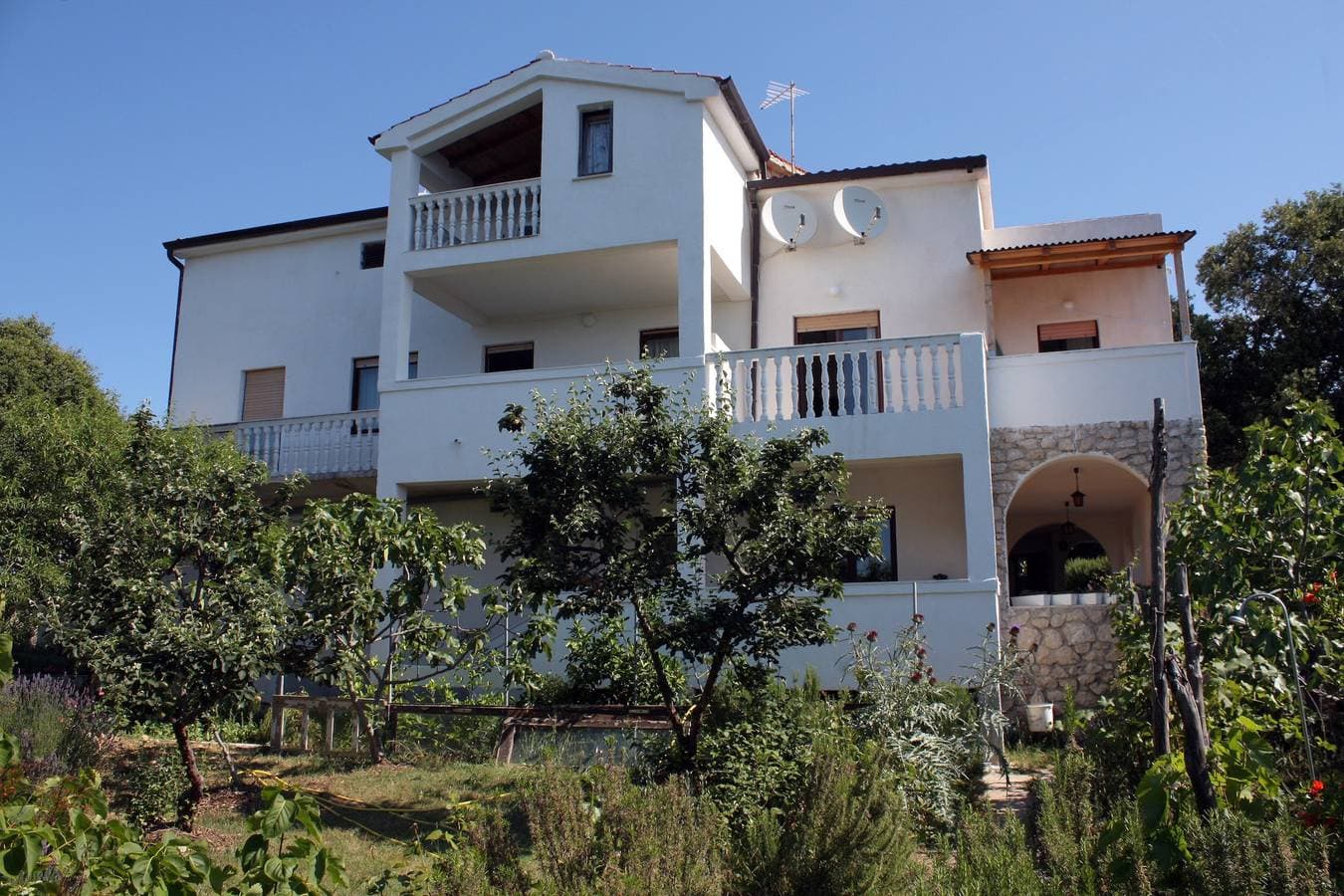 Foto 4 von 19: Studio Appartement mit Terrasse und Meerblick Suha Punta, Rab As-5050-c