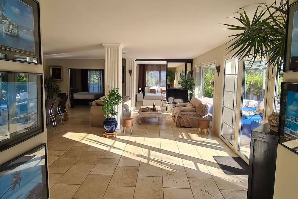Foto 9 von 30: Wunderschöne, moderne Villa mit allem Komfort in Frieden und beheiztem Pool