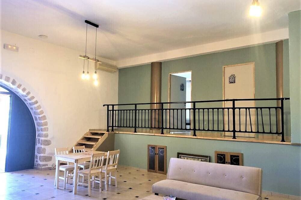 Foto 5 von 19: Ιndependent stone appartment common pool