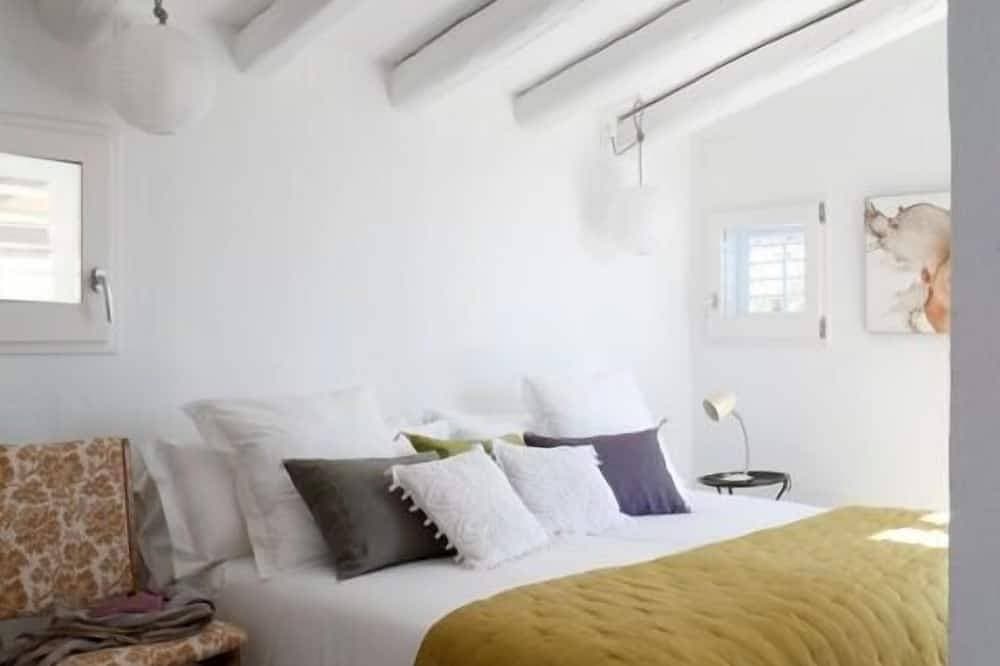 Foto 2 von 30: Haus mit Blick auf das Meer, Garten, Pool, private Garage centr0 von Cadaques,