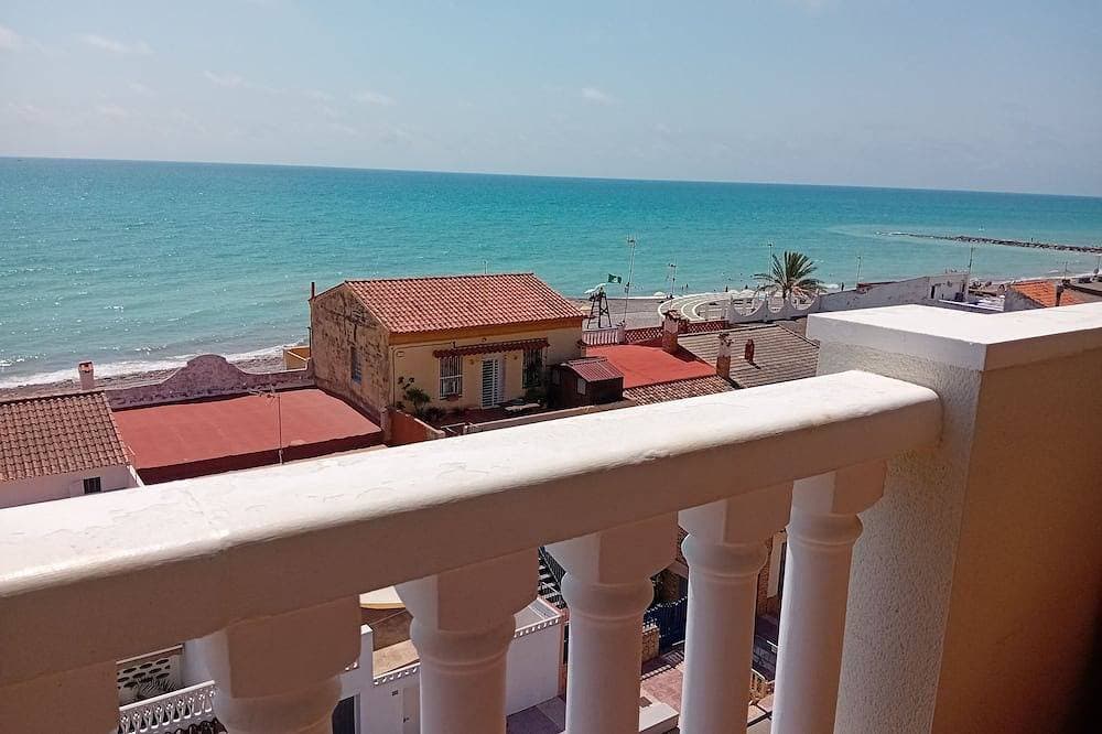 Foto 10 von 11: Panoramic views from its terrace. Ideal to disconnect with your partner or family