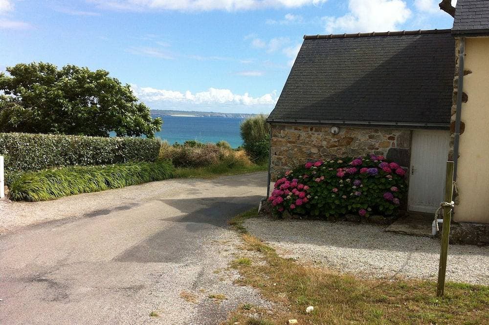 Foto 8 von 28: Morgat, charming little house near the beach