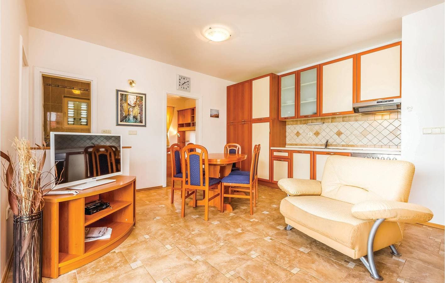 Foto 8 von 34: Urlaub am Meer: Gemütliche Ferienwohnung mit Terrasse und Parkplatz, 1,5 km vom Strand entfernt