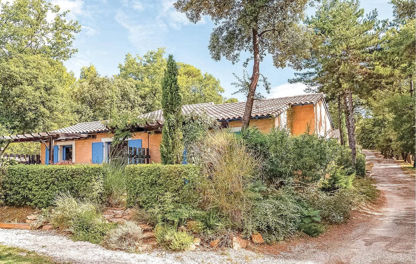 Appartement am Pool: Parkplatz, Terrasse, Internet, Nähe Fluss & Skifahren 1