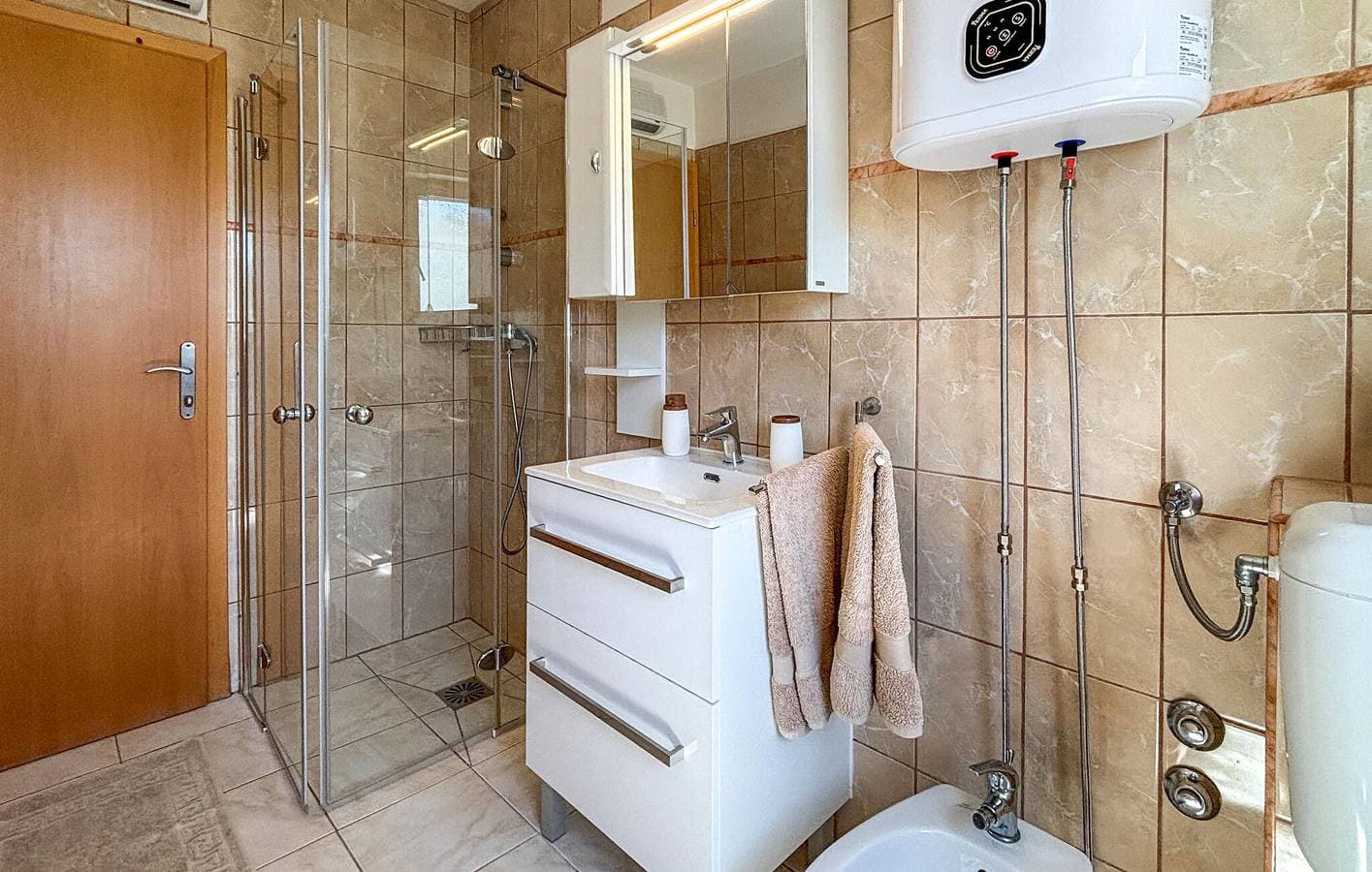 Foto 5 von 19: Gemütliche Ferienwohnung mit Terrasse, WLAN und Parkplatz, 1 km vom Strand von Jert entfernt