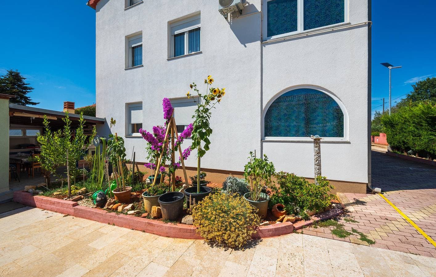 Foto 2 von 22: Gemütliche Ferienwohnung mit Terrasse, WLAN und Parkplatz in der Nähe der Küste und des Stadtzentrums